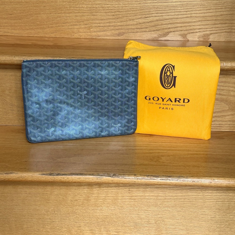 Grey Thin Clutch 8’ long  x 11’ wide